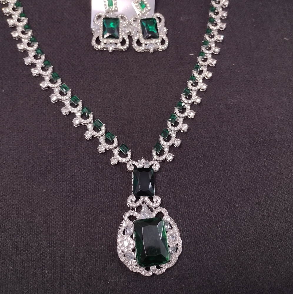 Necklace set - Picture 3 of 3